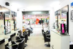 Hoa hậu minh khai, kinh doanh sầm uất, 2 ô tô tải tránh nhau