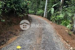 Bán 4000m2 đất đỏ có 300m2 đất thổ cư tại xã hàng gòn sổ hồng riêng giá chỉ 700tr1000m2