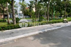 Bán bt việt hưng sân vườn,thang máy,view công viên,dt242m2,mt15m,giá 32 tỷ.