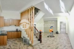 Dáng em nhỏ nhỏ.xinh.xinh.em đứng 2 mìnhace.có nhìn e không