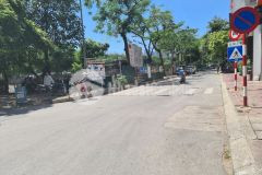 Nguyễn đình hoàn nhà mặt phố 83m2 nhỉnh 10,5 tỷ vỉa hè thênh thang
