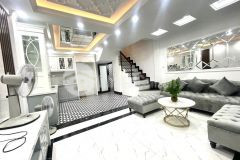 Bán nhà đẹp 5 tầng x 39m2 ngõ 67 thái thịnh giá 4,8 tỷ. lh 0912442669