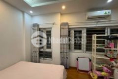   nhà lô góc 3 mặt, ôtô đỗ cửa, khu cầu giấy dt40mx5t mt5m giá 4.5 tỷ.