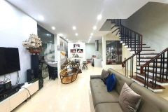 Bán nhà mới, cực đẹp 40m2 phố hào nam, đống đa giá 5.6 tỷ