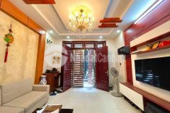 Hiếm yên hoà, nhà mới, đẹp, ở luôn, sát phố, gần ô tô, 34m x5t, mt 5m, 3 tỷ 95