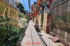 Bán nhà ngõ quỳnh, ô tô đỗ cổng, view trường thoáng, 35m2 chỉ hơn 3 tỷ.