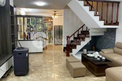 Tôi bán nhà liền kề nam thắng ngõ 67 phùng khoang 70m2x5t chỉ 7.89 tỷ. lh 0989.62.6116