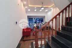 Chỉ 4 tỷ nhà láng 40m2 ô tô đỗ cửa 4 ngủ rộng khép kín ở ngaylh0984285667.