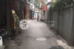 Bán nhà gác lửng kinh doanh buôn bán đông đúc.