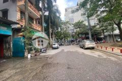 Vườn hoa 16, hoàng cầu, 5 tầng, mặt tiền 5m, kinh doanh sầm uất, 16.8tỷ, 0703451750.