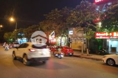 Bán nhà mp văn cao,lô góc,hiếm,kinh doanh,dt65m2,mt5,2m,giá 31 tỷ.