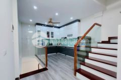 Bán gấp nhà 5 tầng, 38m2, ô tô, phố nguyễn văn cừ, long biên nhỉnh 4tỷ