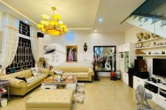 Hiếm nhà hồng mai, 2 mặt thoáng, ô tô đỗ cửa, nở hậu, 42m2 5t giá 5,6 tỷ.