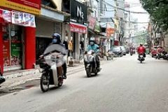 Bán nhà mặt phố cổ nhuế, kinh doanh đỉnh cao, giá trong ngõ, dt 140m2, giá 10,5 tỷ.