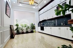 Mặt phố tt hoàng cầu 2 thoáng 18 tỷ 47m2 mt5m vỉa hè ô tô tránh đỗ.lh0984285667.