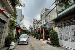 Nhà 2 tầng hẻm rộng 7m đi bộ ra aeon tân phú 2 phút giá chỉ 6.8 tỷ.