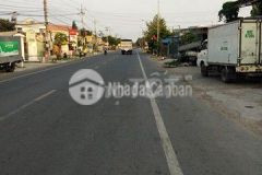 Nhà nguyên căn ngay mặt tiền, xe cộ qua lại đôgn đúc