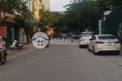 Ban nhà đầu phố hoàng cầu, 90m2, 5 tầng, oto bentley dừng đỗ, 28.5 tỷ. 0703451750