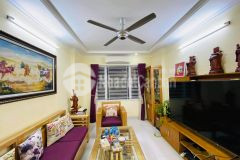 Bán nhà hào nam, đống đa 38m2 4 tầng, mt 4.5m 4 ngủ, ngõ thông, ở ngay.