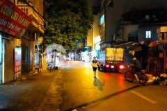 Bán nhà mặt phố kd sướngvỉa hè giá 5,6tỷđông ngạc