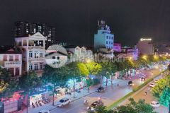 Vị trí đẹp nhất, mặt phố nguyễn văn cừ, dt50m2, kinh doanh đỉnh cao.