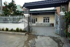 Cần bán gấp căn nhà sân vườn có thể đậu dc 3 4 chiếc xe ô tô, đường nhựa rộng rãi