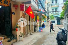 Gara ô tô, sát đại học hà nội phố nguyễn trãi 35m2, 4t, nhỉnh 3 tỷ.