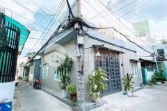 Lô góc thoáng 57m2 4pn cách hxh 30m giá 5 tỷ.