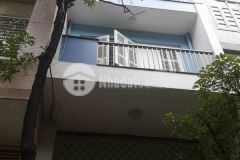 Cho thuê nhà ngõ phố láng hạ 100m x 3.5 tầng, mt 6.5m, ô tô đỗ cửa, tầng chia 2p, giá 35 triệu