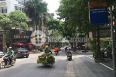 Bán nhà 5 tầng mặt phố trần quang diệu đống đa 16 tỷ vỉa hè rộng thông sàn.lh0397194848