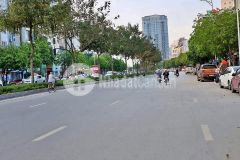 Mặt phố nguyễn văn huyên 68m2 4.5m mặt tiền giá 20 tỷ có thương lượng