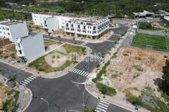 Cần bán căn nhà 2 lầu ở phú chánh. chỉ 2.3 tỷ mua được luôn