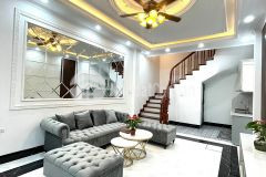 Quá hiếm nhà đẹp trung tâm cầu giấy. bán nhà mới nội thất 5 sao 35m x 5 tầng giá 4.7 tỷ