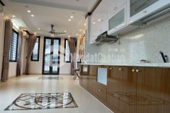 Bán gấp nhà 5 tầng 62m2 cạnh ủy ban phường la khê, phân lô, ô tô, nhỉnh 5 tỷ