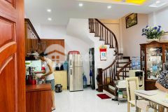 Nhà đẹp ngõ quỳnh, gần ôtô. 35m2 x 5t. gía 4 tỷ.