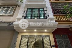 Trần quốc hoàn 40m2 5 tầng mt 4m 0 phân lô vỉa hè ô tô tránh ô tô vào nhà.