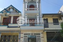 Mình đang kẹt tiền nên cần bán nhà dĩ an 1 trệt 2 lầu mới xây.