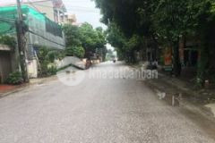 Cần tiền bán gấp mảnh đất đẹp hai mặt thoáng giá rẻ,chia lô quý hiếm vuông vức mặt đường sắp lên phố