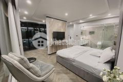 Nhà lô góc ô tô qua kinh doanh sát hồ mới giảm tới 700tr chỉ còn 5 tỷ long biên.