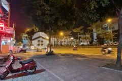 Cần bán nhà mặt phố ngô gia tự kinh doanh sầm uất 90m2. mt 4m. 12.8 tỷ