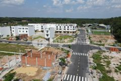 Gia đình tôi cần bán lô đất ngay đường vào 3 bloc chung cư 2 mặt tiền đường nhựa 15m ở phú chánh tân