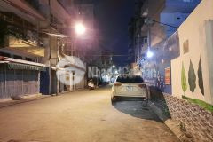 Mặt tiền kinh doanh cao thắng, khu vực chợ phú nhuận sầm uất.