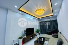 Siêu hot bán gấp nhà cầu giấy, giá rẻ, an sinh đỉnh, lô góc, dt 71m2, giá 5,3 tỷ.