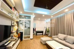 Gia đình cần bán nhà 5 tầng phố yên lạc, hai bà trưng, 55m, giá 5.8 tỷ.