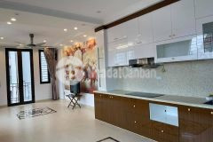 Bán nhà trường chinh, dt 61m2 x 8 tầng,9.4 tỷ,ô tô vào nhà, lô góc
