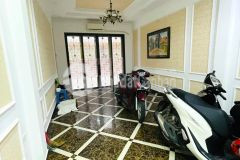 Chính chủ cần bán nhà trần quốc hoàn 60m2,5t ô tô vào nhà nhỉnh 10 tỷ