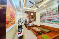 Nhà mới đẹp, ở ngay minh khai. dt 40m2. nhỉnh 3 tỷ.