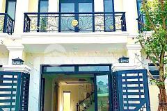 Nhà phố cần bán gấp, pháp lý sạch sẽ, shr