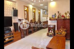 Nhà 1 trệt 1 lầu, mặt tiền đầu đường 359, phước long b, quận 9, dt 90m28.5tỷ thương lượng.