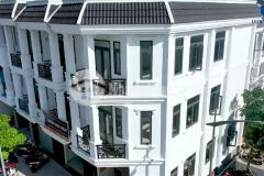 Nhà dĩ an dưới 3 tỷ, sổ có sẵn 1 trệt 2 lầu 62m2.